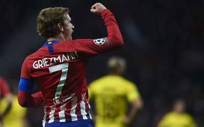 8博动态-克瓦拉茨赫利亚与对方老将交换球衣