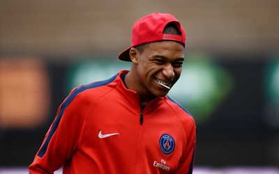 8博热评-凯西模仿梅西庆祝致敬偶像